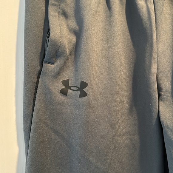 Under Armor youth size large  steel color - Picture 2 of 6